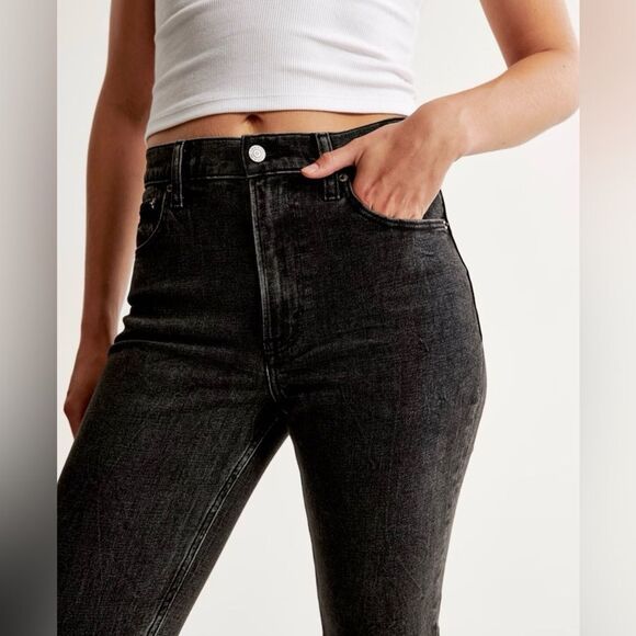 #154 ABERCROMBIE Ankle Straight Jeans - Picture 3 of 8